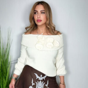 Graceful midi skirt with refined embroidery details